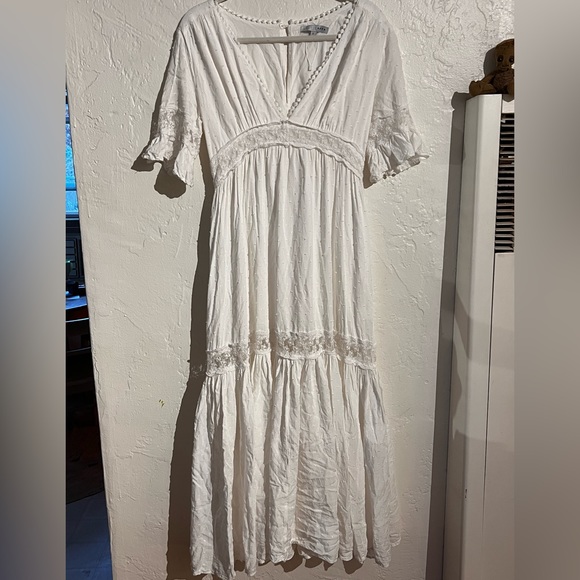 Dresses & Skirts - Baltic Born Large White Dress